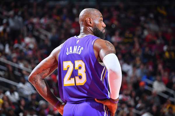 前NBA球员质疑詹姆斯避战雷霆 左脚伤势引发舆论风波